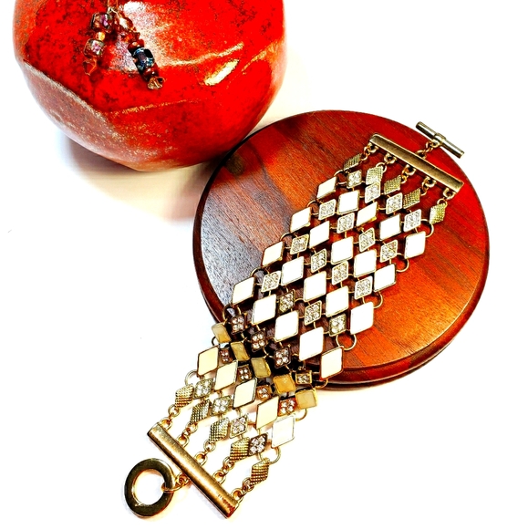 Jewelry - FLASH SALE!! Statement Toggle Bracelet